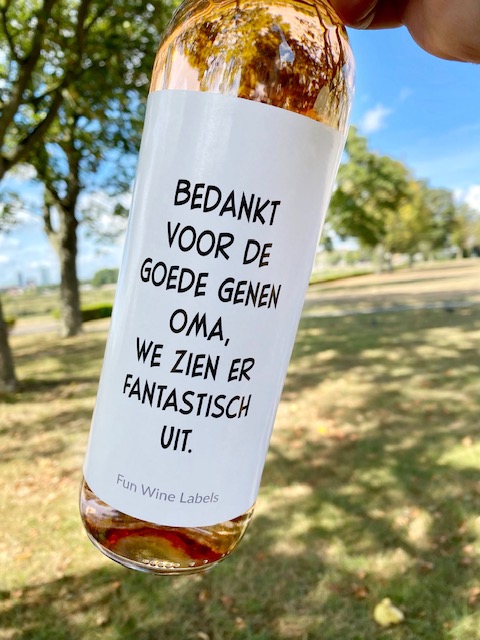 Wijnetiket Oma Genen