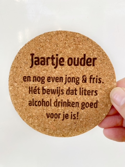 Onderzetters Jaartje Ouder, set van 2 stuks. Van duurzaam kurk.